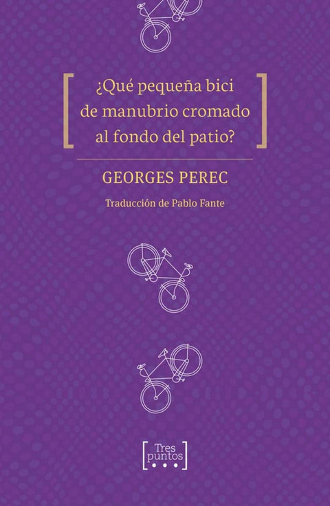  ¿Qué pequeña bici de manubrio cromado al fondo del patio? 