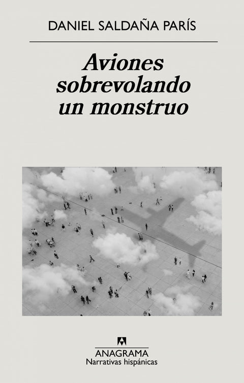  Aviones sobrevolando un monstruo 