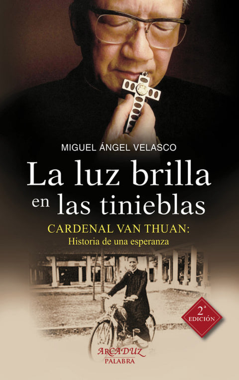  LUZ BRILLA EN LAS TINIEBLAS, LA 
