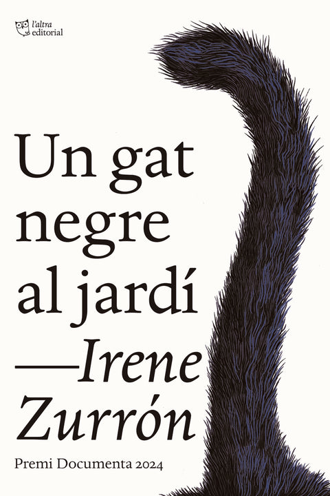  Un gat negre al jardí 
